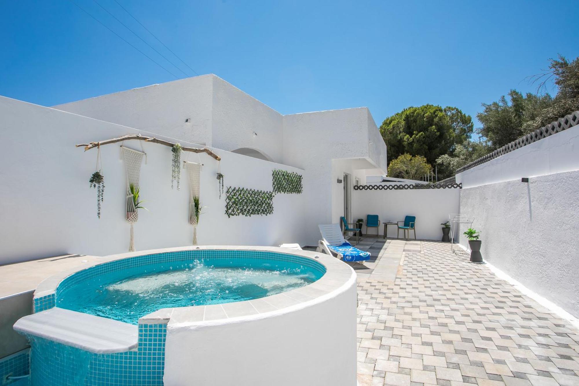 Hotel Ladikos Garden