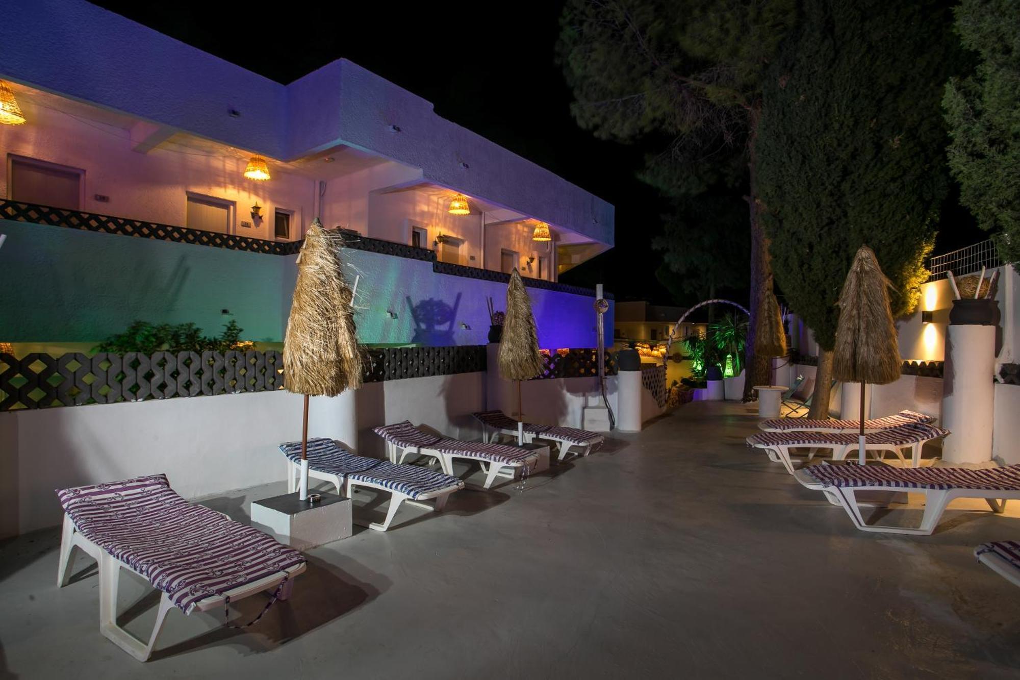 Hotel Ladikos Garden 2*